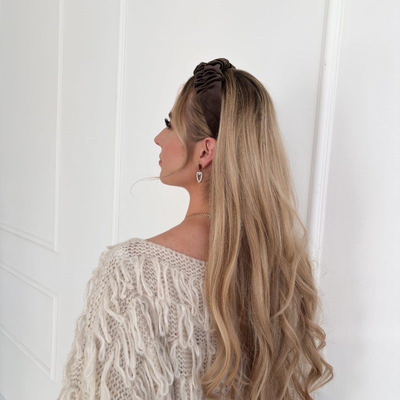 OPASKA MARSZCZONA WELUROWA CZEKOLADOWA