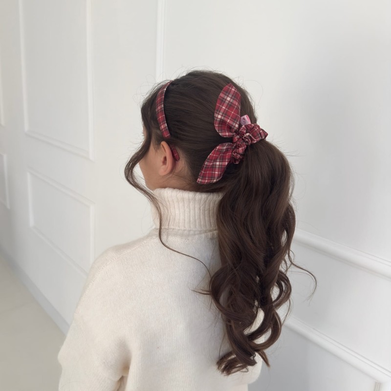 SCRUNCHIE Z USZKAMI KIDS BRODOWA W KRATKĘ