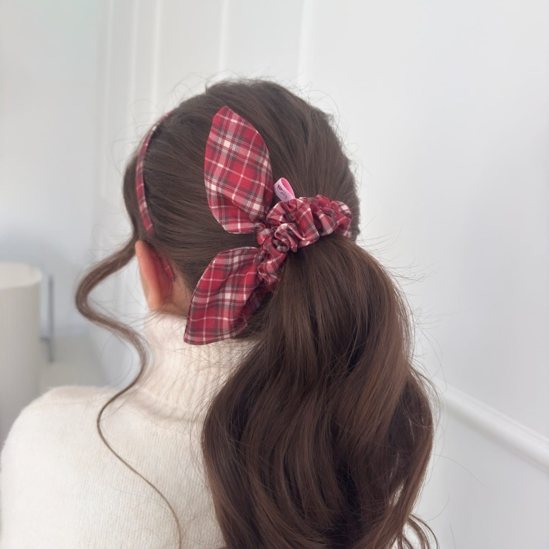 SCRUNCHIE Z USZKAMI KIDS BRODOWA W KRATKĘ