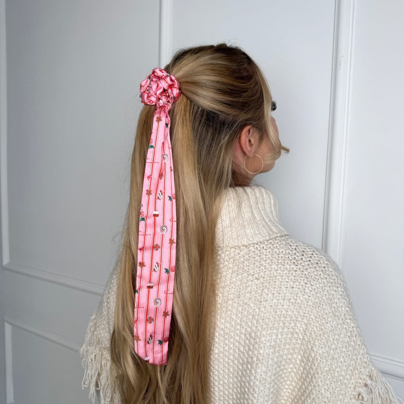 SCRUNCHIE PRZEWIĄZANA KRÓTKĄ WSTĄŻKA W CUKEIRKI