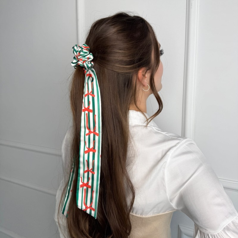 SCRUNCHIE PRZEWIĄZANA KRÓTKĄ WSTĄŻKĄ ŚWIĄTECZNA