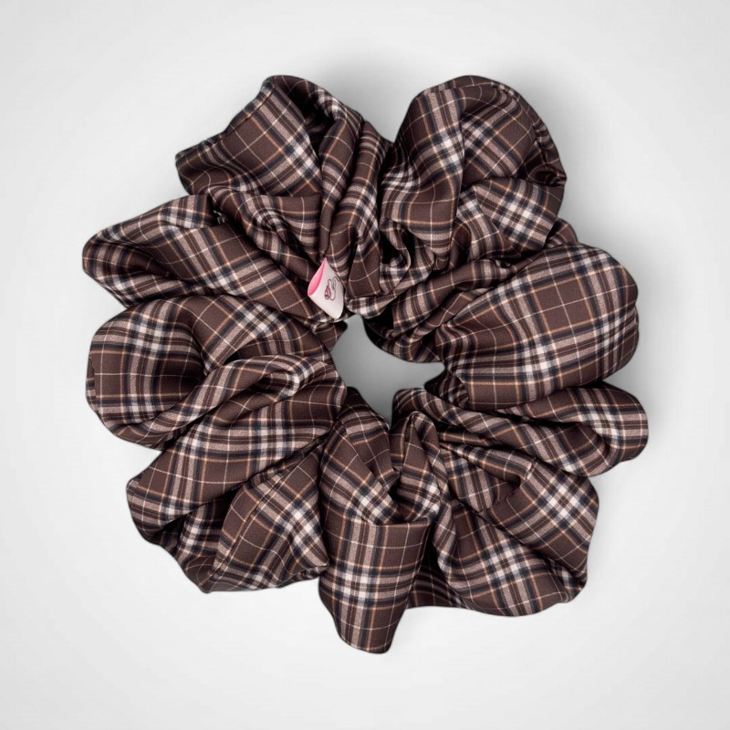 DUŻA SCRUNCHIE BRĄZOWA KRATKA NOELKA