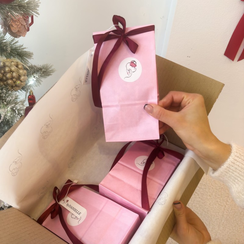 GESCHENKTASCHE AUS ROSA PAPIER