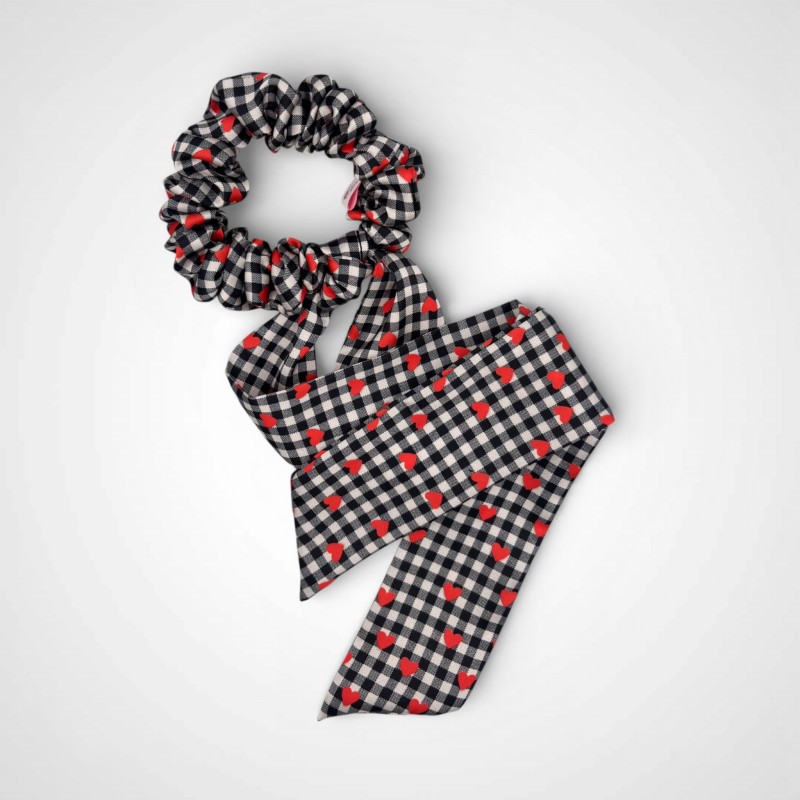SCRUNCHIE PRZEWIĄZANA KRÓTKĄ WSTĄŻKĄ AMOUR