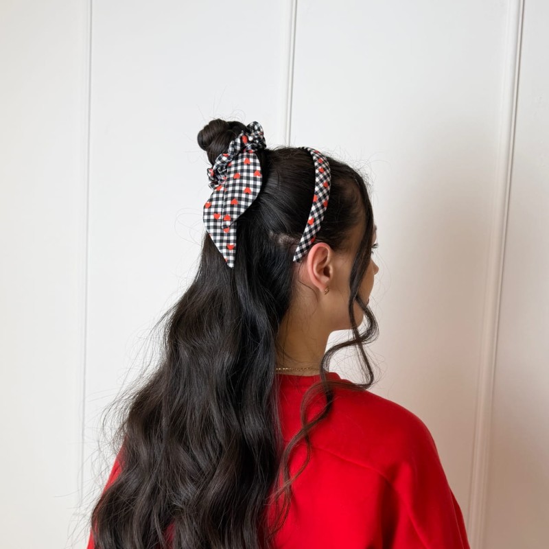 SCRUNCHIE Z USZKAMI AMOUR