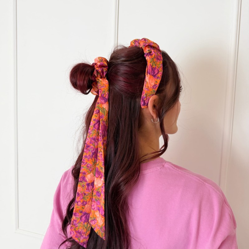 SCRUNCHIE PRZEWIĄZANA KRÓTKĄ WSTĄŻKĄ MARIGOLD