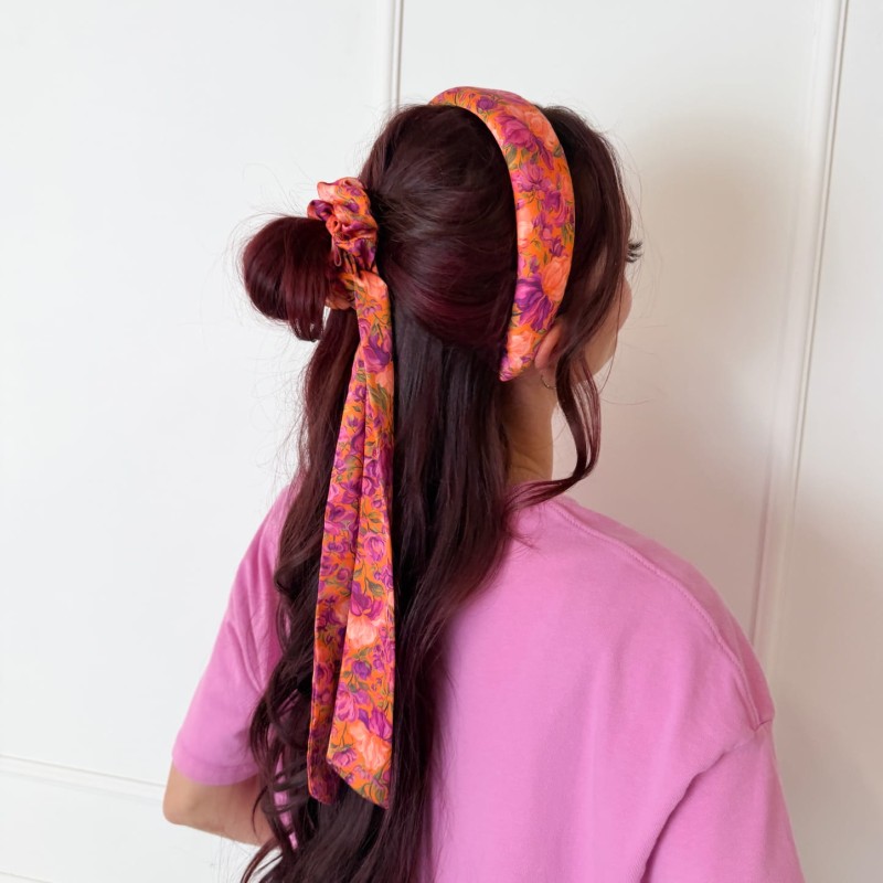 SCRUNCHIE PRZEWIĄZANA KRÓTKĄ WSTĄŻKĄ MARIGOLD