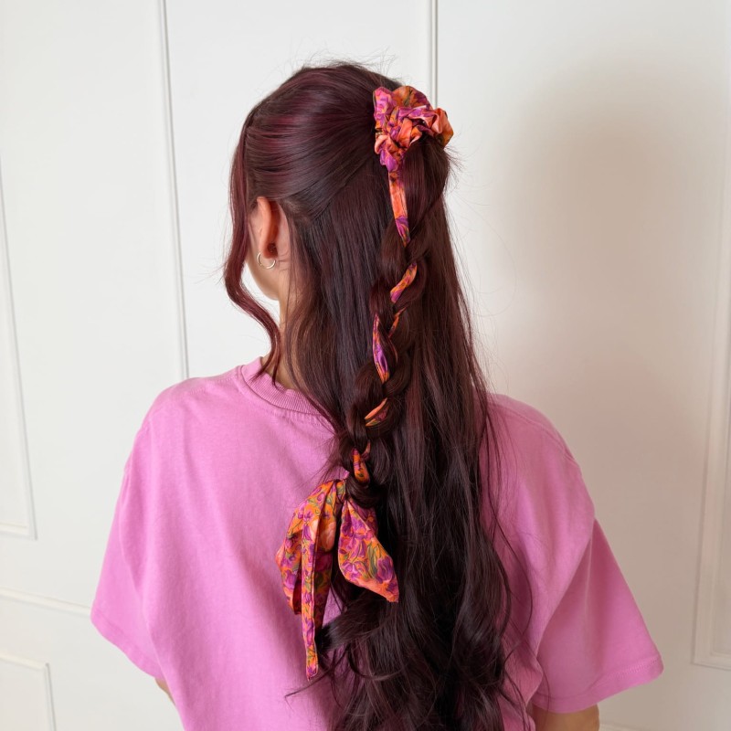 SCRUNCHIE PRZEWIĄZANA DŁUGĄ WSTĄŻKĄ MARIGOLD