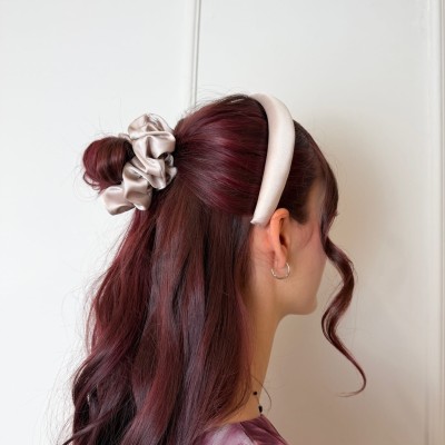 MEDIUM SCRUNCHIE BEIGE