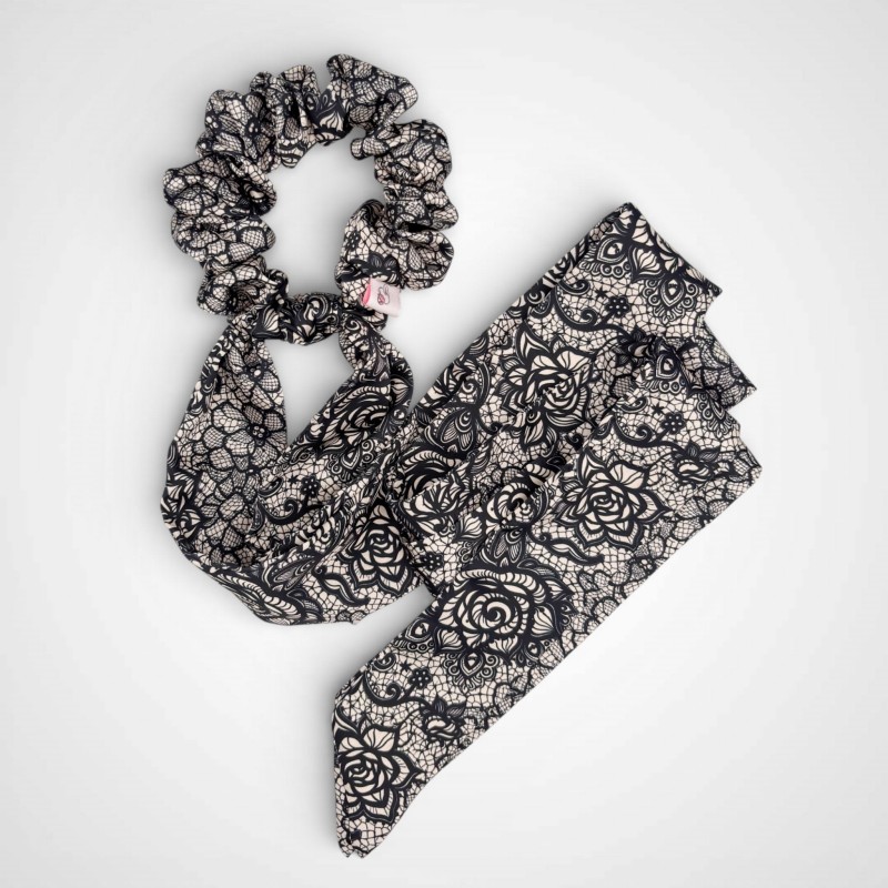 SCRUNCHIE Z DŁUGĄ WSTĄŻKĄ KORONKA