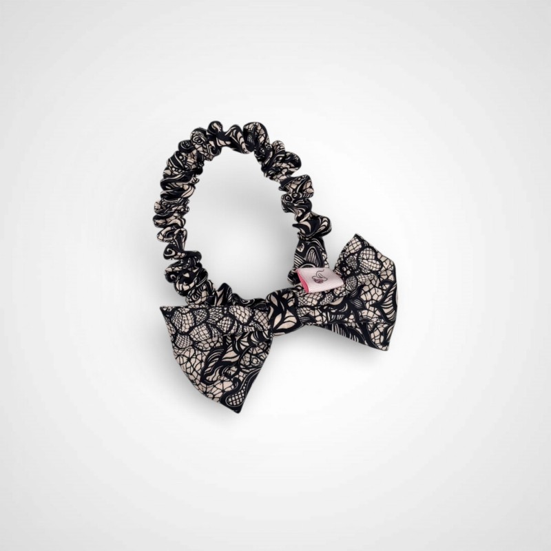 SCRUNCHIE Z KOKARDĄ MINI KORONKA