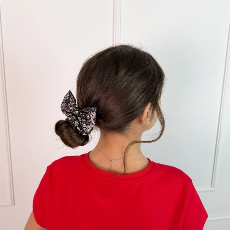 SCRUNCHIE Z KOKARDĄ MINI KORONKA