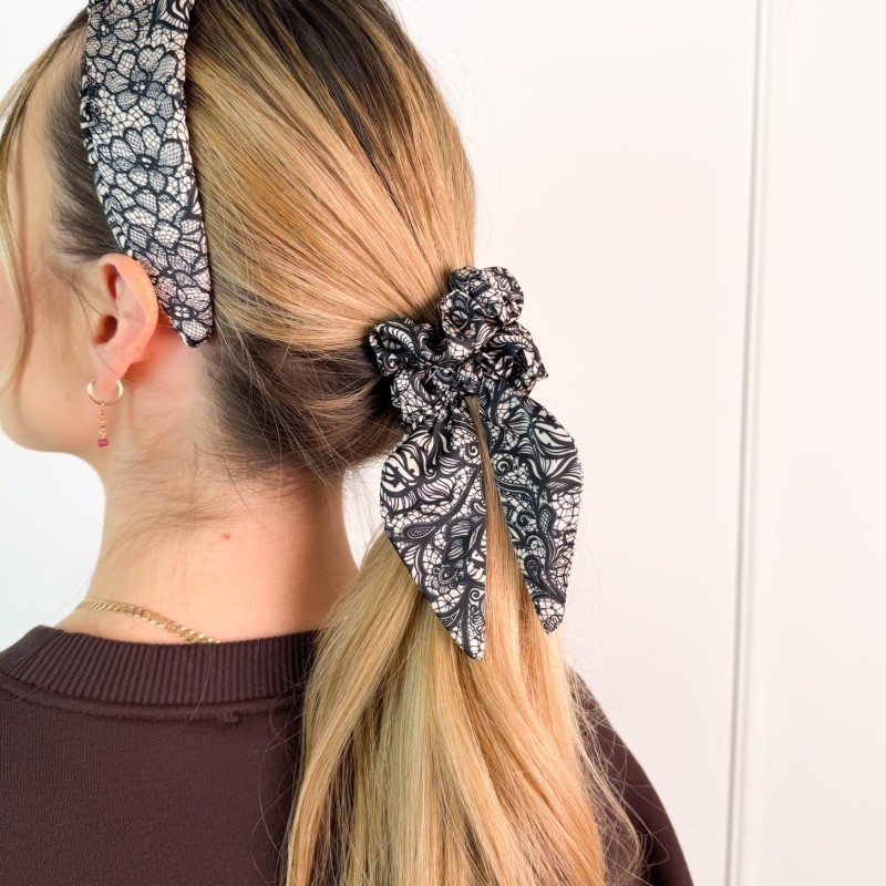 SCRUNCHIE Z UCHEM KORONKA