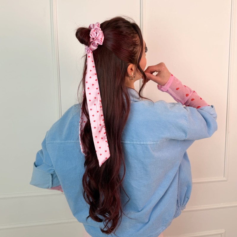 SCRUNCHIE PRZEWIĄZANA KRÓTKĄ WSTĄŻKĄ PINK CRUSH