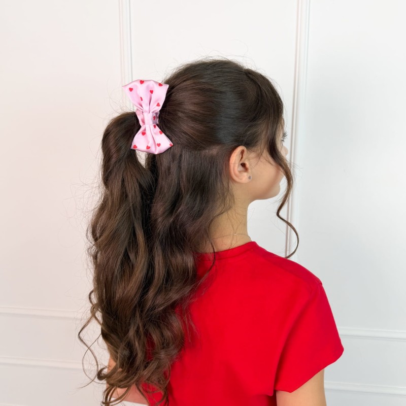 SCRUNCHIE Z KOKARDĄ MINI W CZERWONE SERDUSZKA