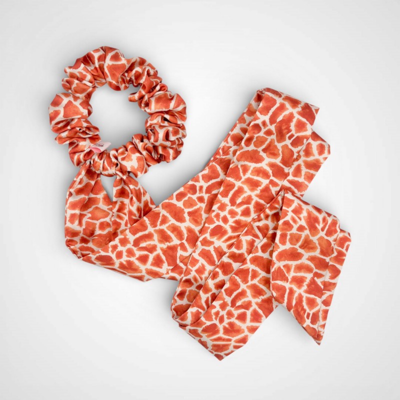SCRUNCHIE PRZEWIĄZANA DŁUGĄ WSTĄŻKĄ SAFARI