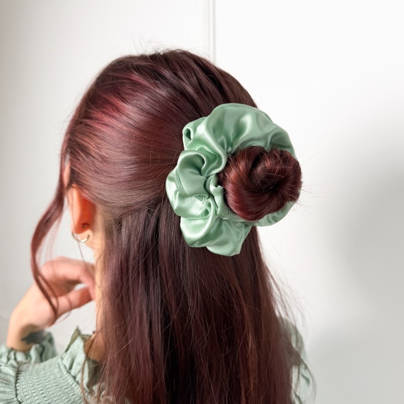 JEDWABNA SCRUNCHIE MEDIUM MATCHA