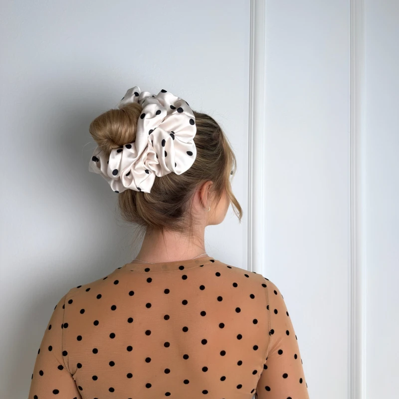 SCRUNCHIE GIGA BLACK DOTS