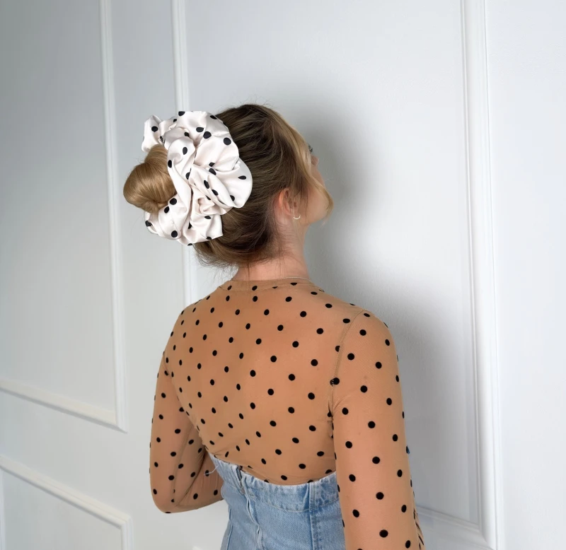 SCRUNCHIE GIGA BLACK DOTS