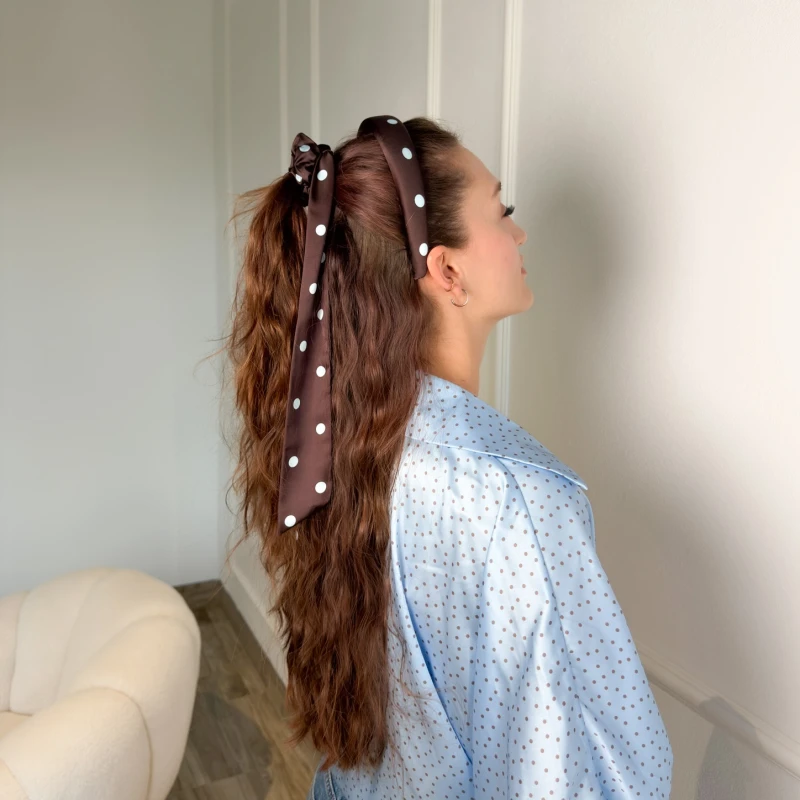 SCRUNCHIE Z KRÓTKĄ WSTĄŻKA POLKA DOTS