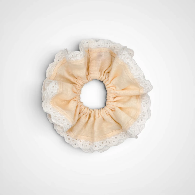 LNIANA SCRUNCHIE Z KORONKĄ DOVE