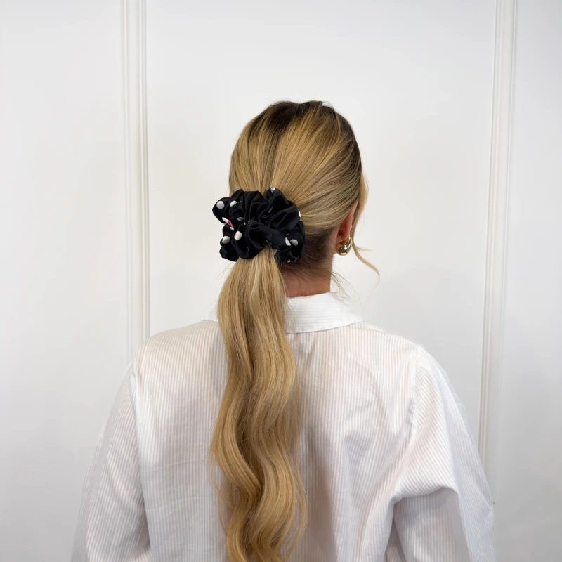 JEDWABNA SCRUNCHIE MAXI DOTTIE