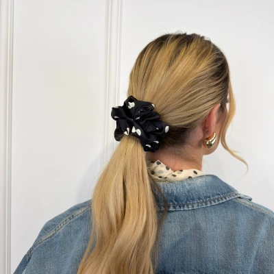 JEDWABNA SCRUNCHIE MEDIUM DOTTIE
