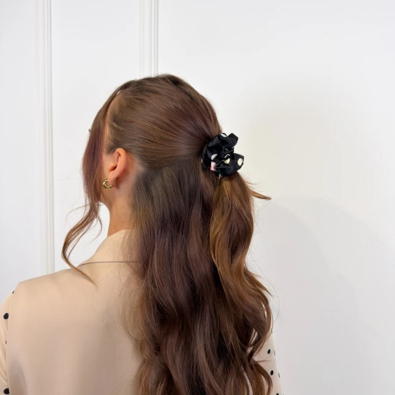 JEDWABNA SCRUNCHIE SAMLL DOTTIE