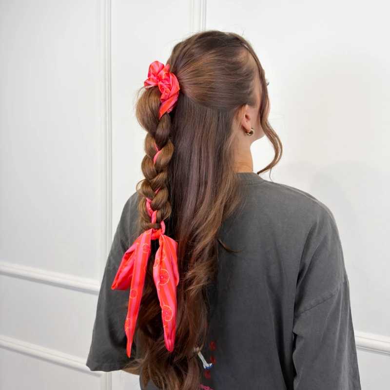 SCRUNCHIE PRZEWIĄZANA DŁUGĄ WSTĄŻKĄ SUN SPRITZ