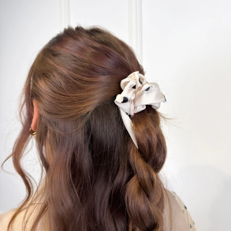 SCRUNCHIE PRZEWIĄZANA DŁUGĄ WSTĄŻKA BLACK DOTS