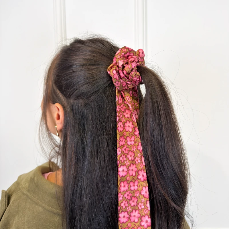 SCRUNCHIE PRZEWIĄZANA DŁUGA WSTĄŻKĄ BONNIE