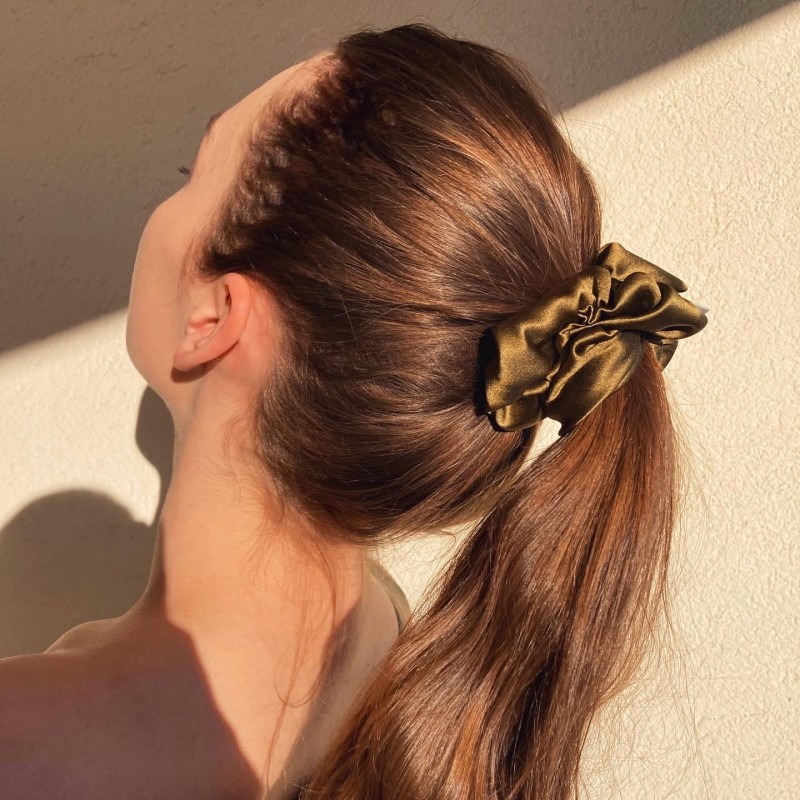 ZESTAW CZTERECH JEDWABNYCH SCRUNCHIES OLIVE TEA
