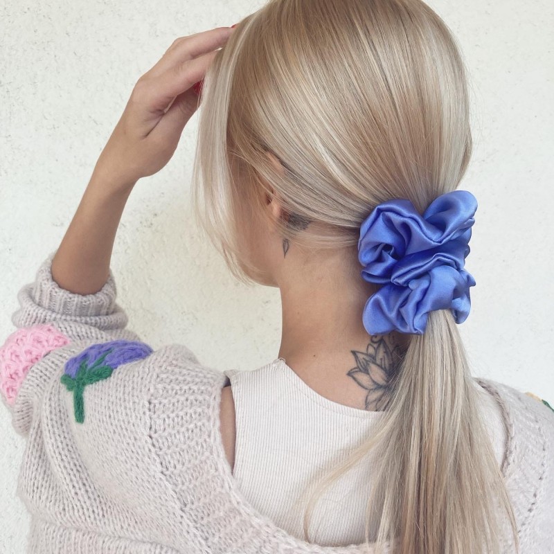 SET MIT VIER SEIDENSCRUNCHIES VERY PERI