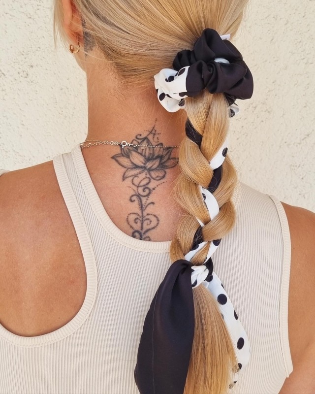 SCRUNCHIE MIT KURZEM BAND BLACK