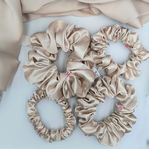Set mit Gummibändern Nude