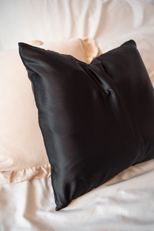SEIDENKISSENBEZUG + MINI SCRUNCHIE CLASSIC BLACK