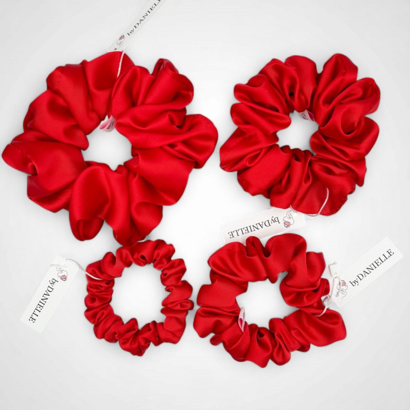 SET MIT VIER SCRUNCHIES SCARLET