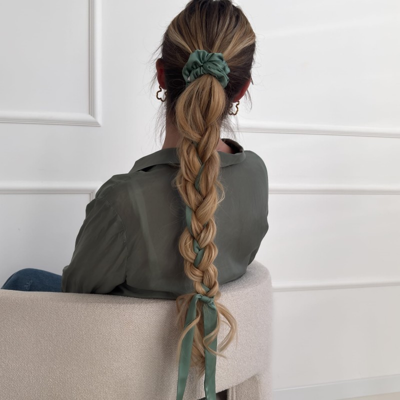 SCRUNCHIE PRZEWIĄZANA DŁUGĄ WSTĄŻKĄ SZAŁWIA