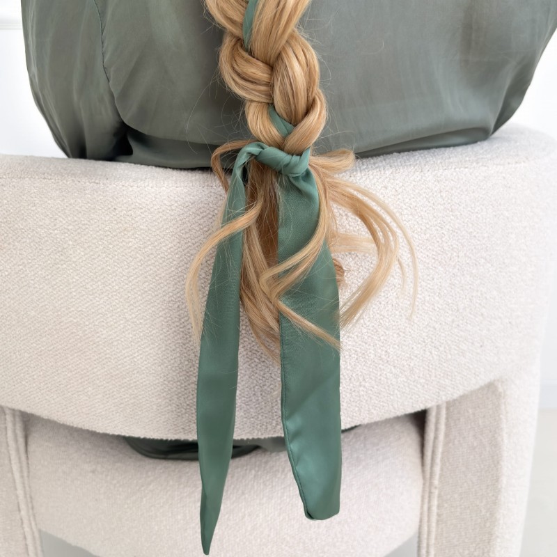 SCRUNCHIE PRZEWIĄZANA DŁUGĄ WSTĄŻKĄ SZAŁWIA