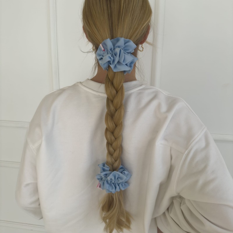 SCRUNCHIE MAXI SKY MIT RÜSCHEN