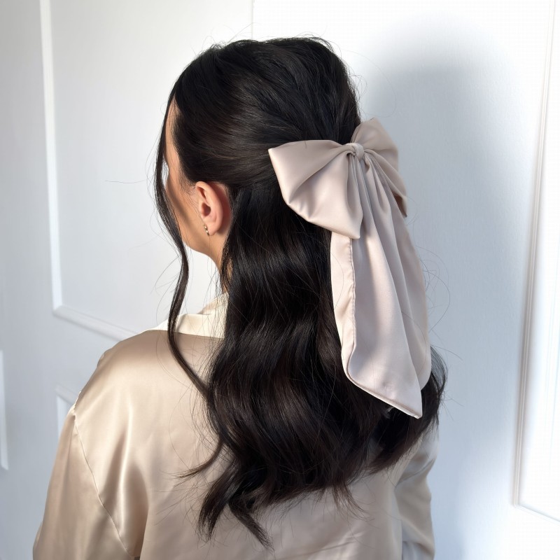 BEIGE BOWTIE ON A BROOCH