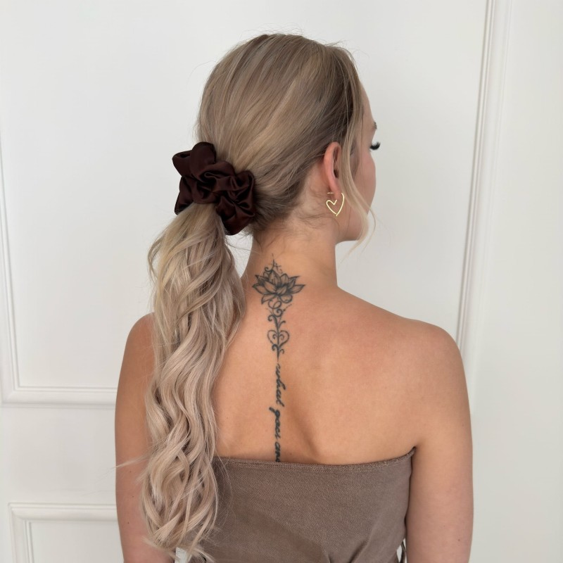 JEDWABNA MEDIUM SCRUNCHIE DARK BROWN