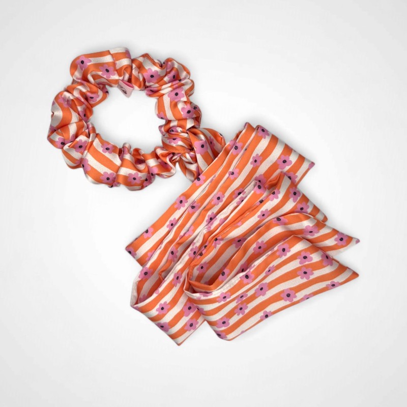 SCRUNCHIE PRZEWIĄZANA DŁUGĄ WSTĄŻKĄ