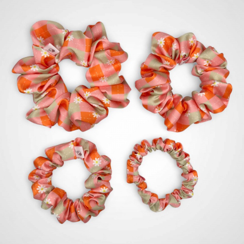SET MIT VIER SCRUNCHIES MARGARETKA