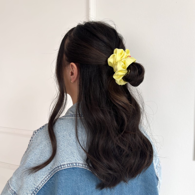MEDIUM SCRUNCHIE PINA COLADA