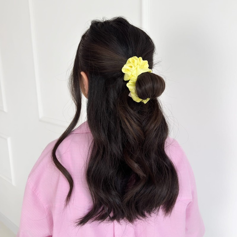 SMALL SCRUNCHIE PINA COLADA
