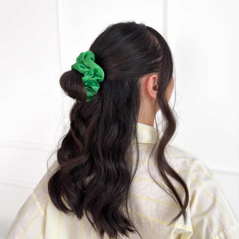 MEDIUM SCRUNCHIE GRASS