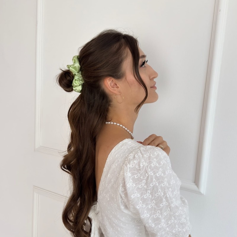 SMALL SCRUNCHIE MATCHA TEA