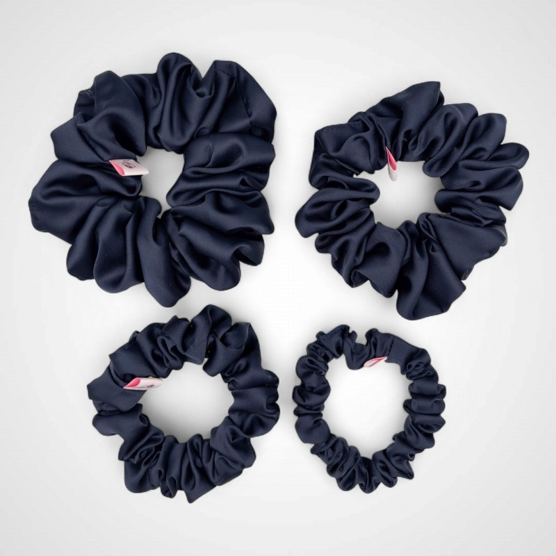 SET MIT VIER SCRUNCHIES IN MARINEBLAU