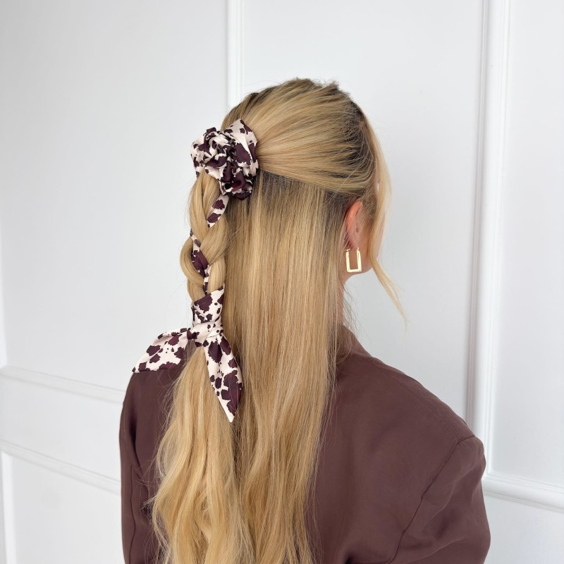 SCRUNCHIE PRZEWIĄZANA KRÓTKĄ WSTĄŻKĄ KRÓWKA